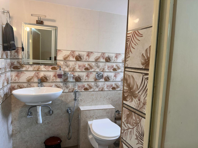 Bathroom 2, James Guesthouse, South Goa