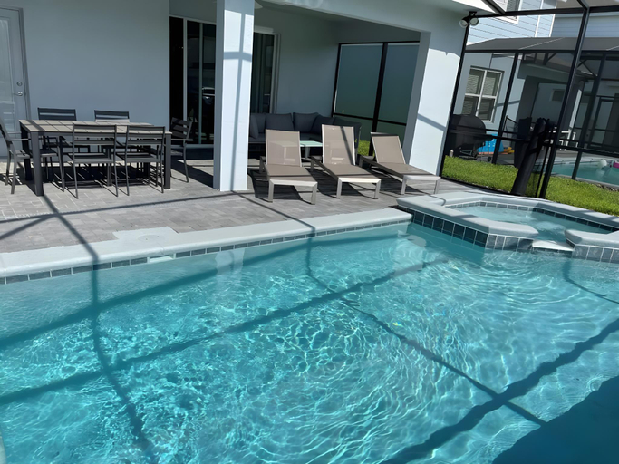 Sport & Beauty 2, Tropics Luxury 6 Bedroom Pool in Windsor Island, Polk
