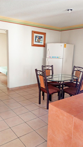 Others 5, Linderos 512, Del Centro