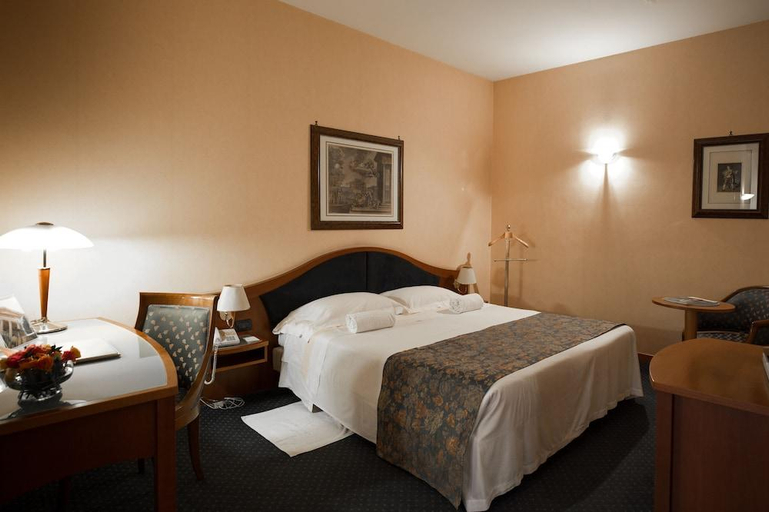 Bedroom 2, Massimo Plaza, Palermo