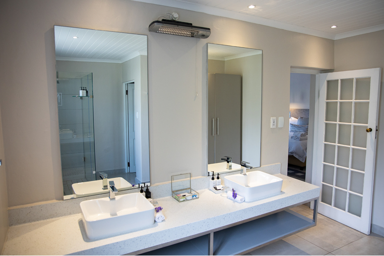 Bathroom 4, Macaron Guesthouse, Cape Winelands