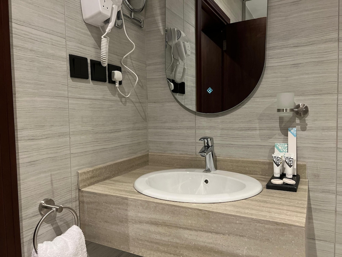 Bathroom 3, Enala Umluj, Umluj