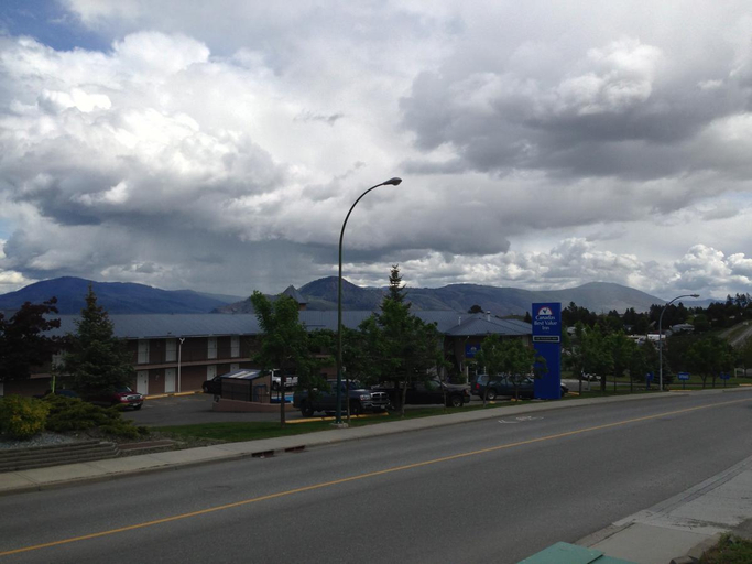 Exterior & Views 2, Rodeway Inn & Suites, Thompson-Nicola