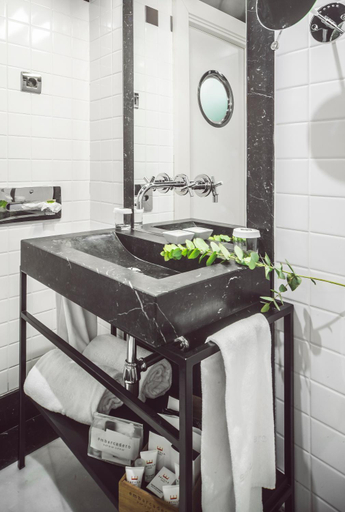 Bathroom 3, Ercilla Embarcadero Hotel, Vizcaya