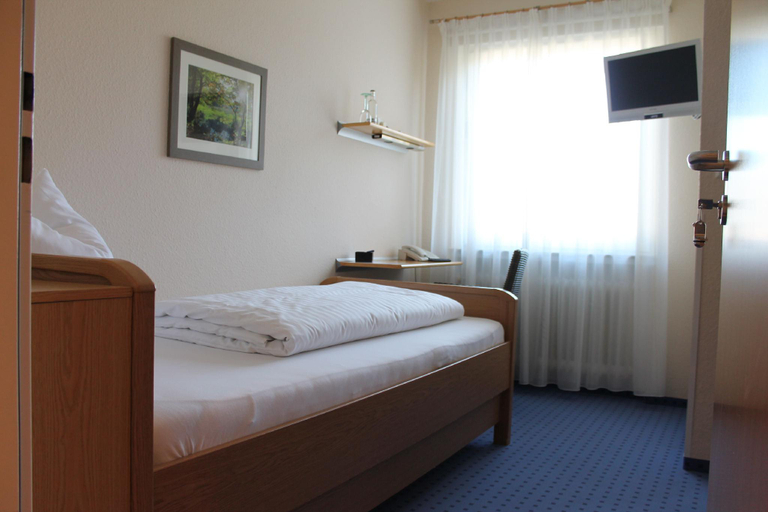 Bedroom 2, Alleehotel-Eschen, Aurich