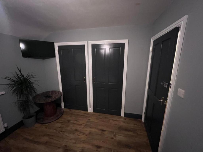 Others 3, Awel Y Trydan Guest House, Ceredigion