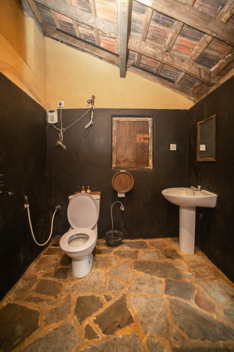 Bathroom 4, Kandy Samadhi Centre Hotel, Kundasale