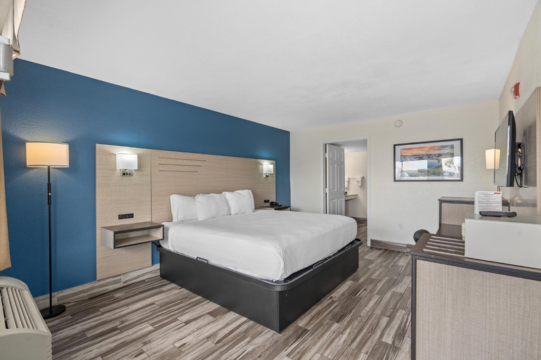 Bedroom 3, Baymont by Wyndham Orlando Downtown, Orange