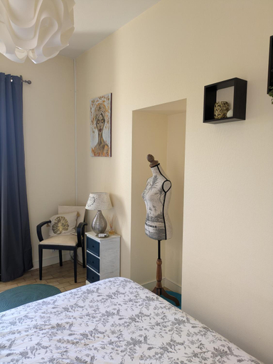 Bedroom 2, Les chambres du vieux quartier, Deux-Sèvres