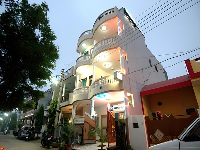 Exterior & Views