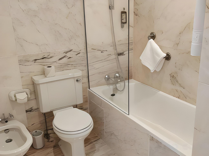 Bathroom 4, GRANDE HOTEL DO PORTO, Porto