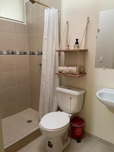 Bathroom 4, Hotel el Turista, Florencia