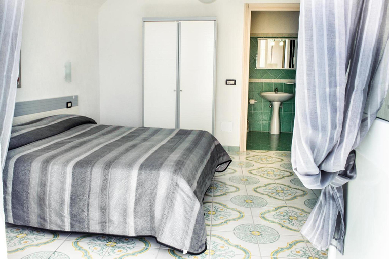 Bedroom 3, Hotel Regina del Mare, Napoli