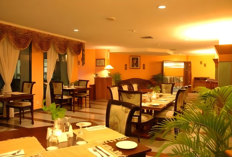 Food & Drinks, Grand Puri, Surabaya