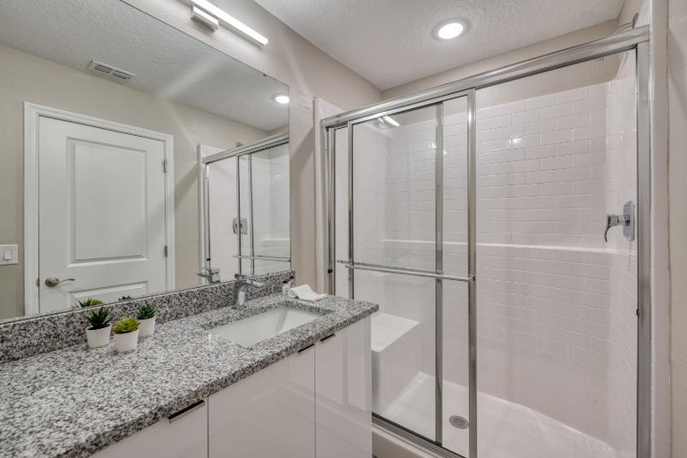 Bathroom 5, Formosa Valley, Osceola