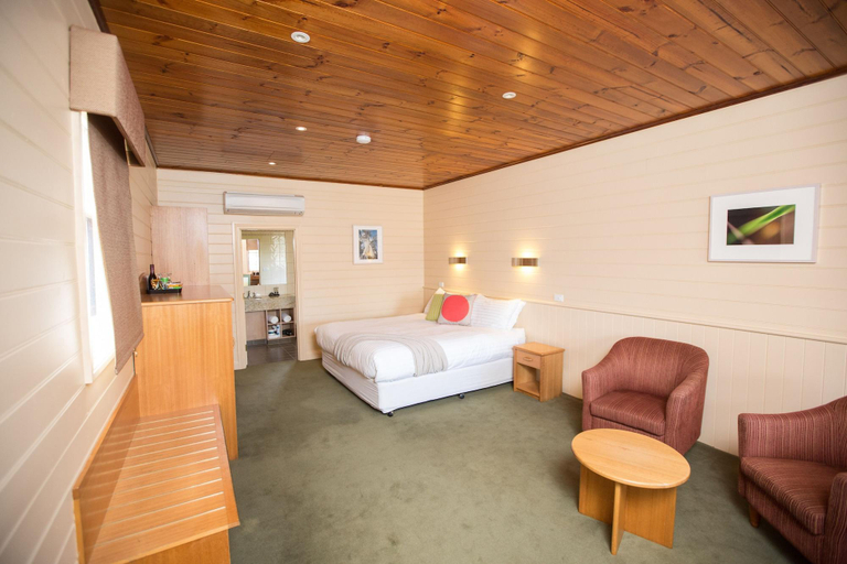 Bedroom 2, Strahan Village, West Coast