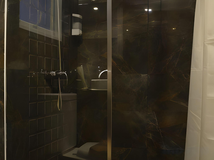 Bathroom 4, Hotel Mustika Gajah Mada, West Jakarta