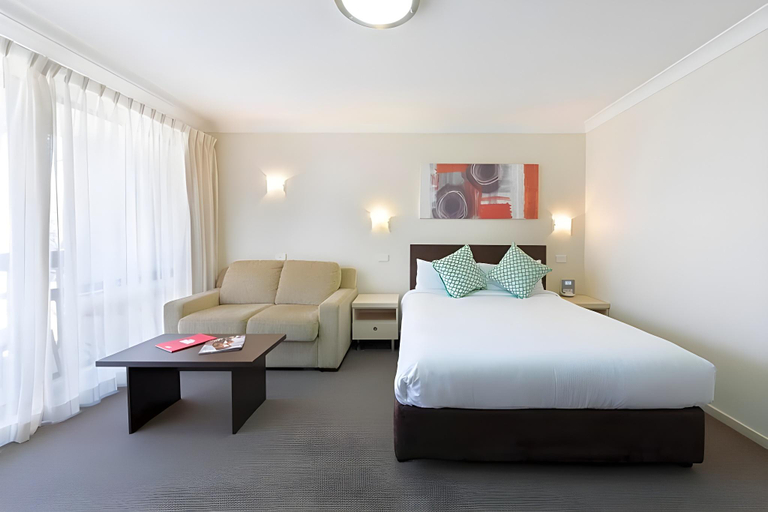 Bedroom 2, Tall Trees Ainslie Motel, Canberra