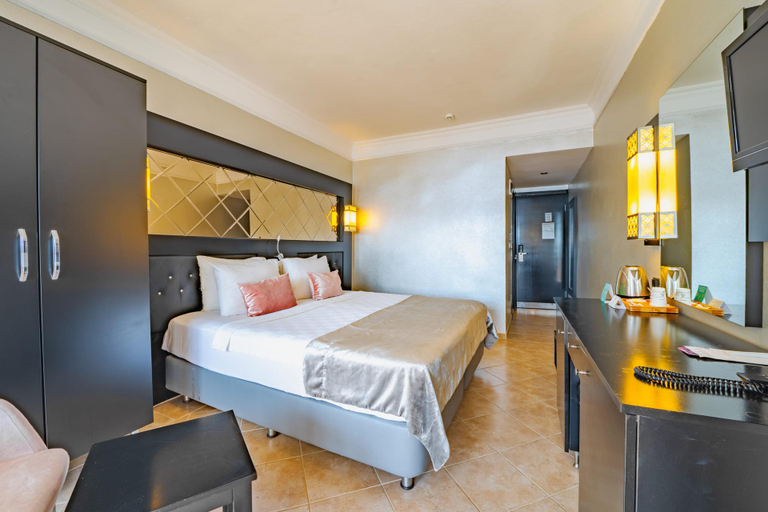 Bedroom 3, Prime Beach Hotel - All inclusive, Marmaris