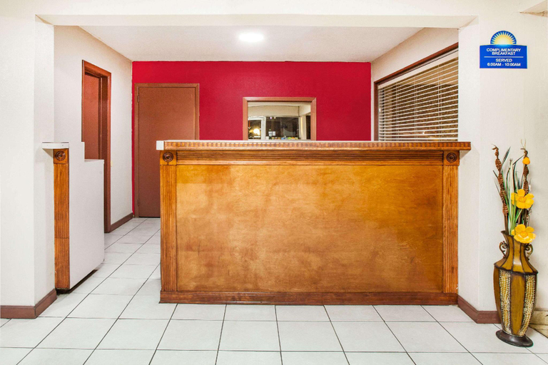 Public Area 2, Days Inn By Wyndham Caddo Valley Arkadelphia, Clark