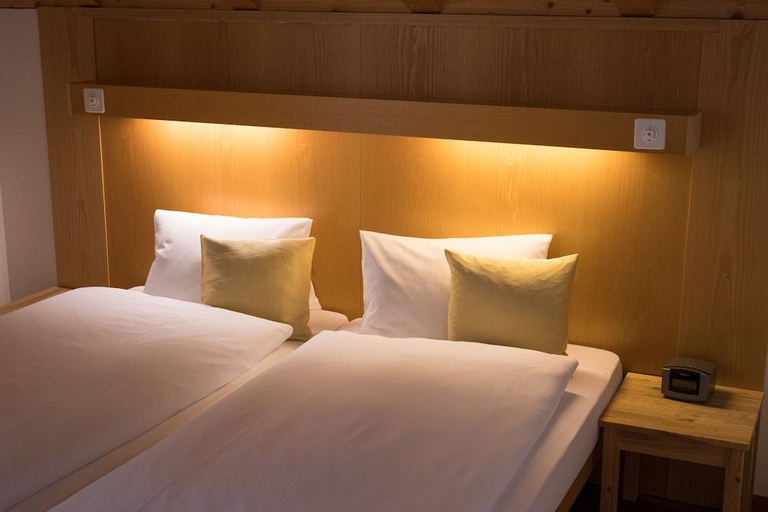 Bedroom 2, Hotel Blümlisalp, Frutigen