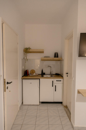 Others 4, Villa Lemona, Epirus
