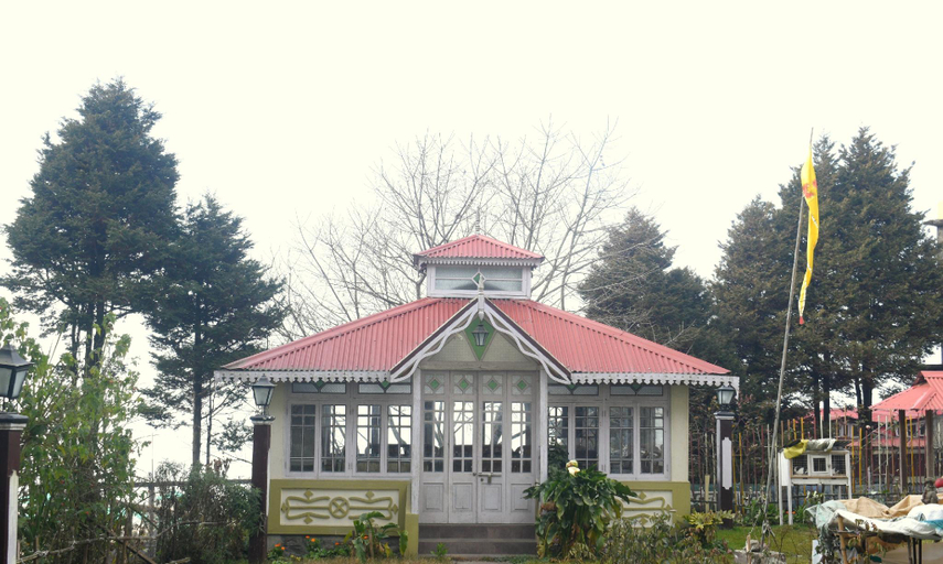 Exterior & Views