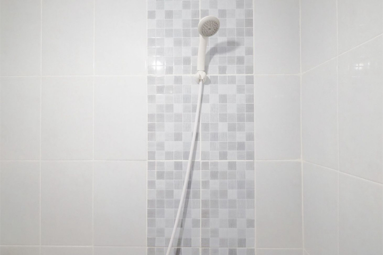 Bathroom 5, Blue Accent Minimalist 2BR at Tokyo Riverside PIK 2 Apartment By Travelio, Tangerang