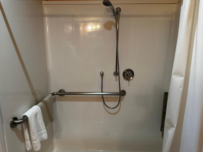 Bathroom 2, Westport Marina Cottages, Grays Harbor