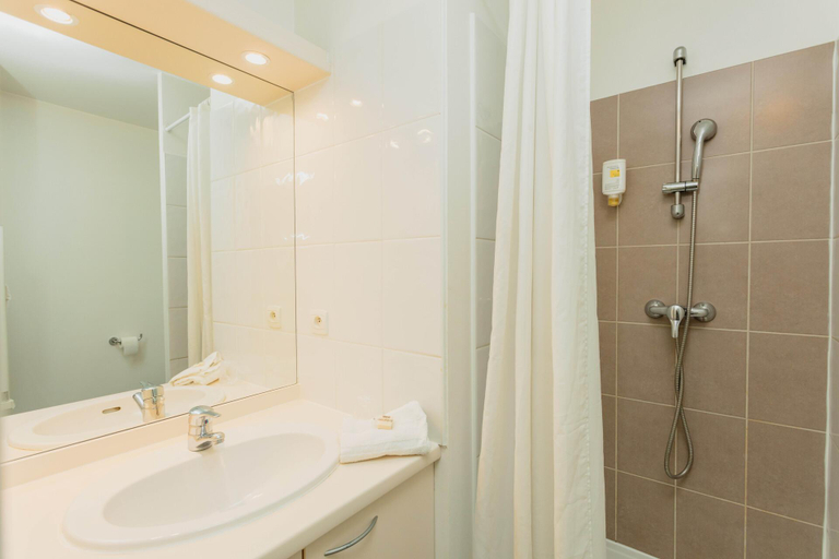 Bathroom 4, Appart-Hotel Mer & Golf City Perpignan Centre, Pyrénées-Orientales