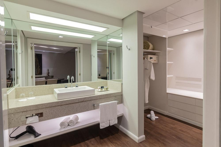Bathroom 4, Hotel Deville Prime Porto Alegre, Porto Alegre