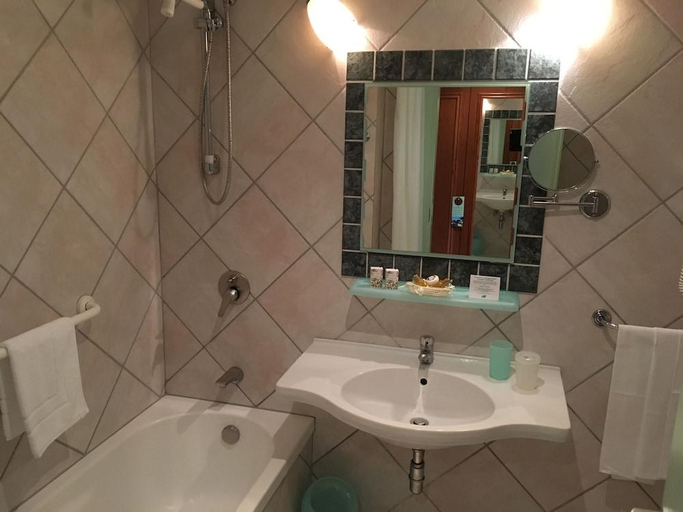 Bathroom 4, Hotel Sierra Silvana, Brindisi