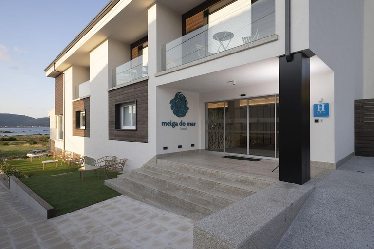 Exterior & Views