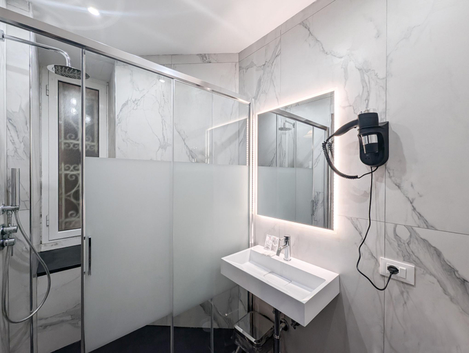Bathroom 3, Hotel Philia, Roma