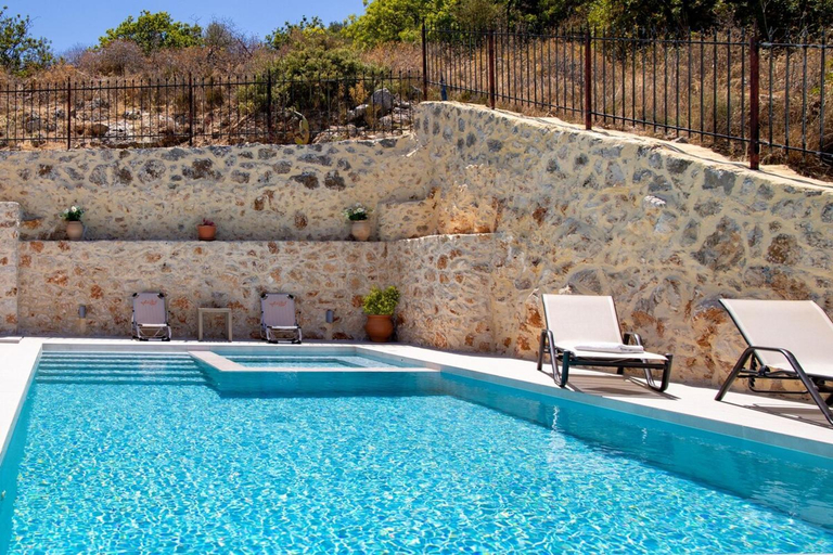 Sport & Beauty 2, Iconic Villa with private pool and sea view, Crete