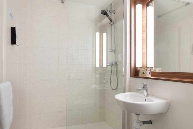 Bathroom 3, Hotel Campanile Dole, Jura