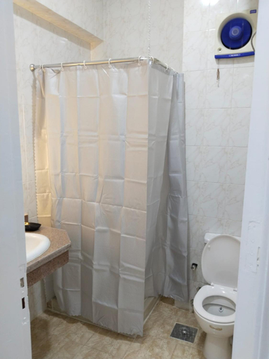 Bathroom 3, Aquarium Seaview accomodations, Al-Ghurdaqah