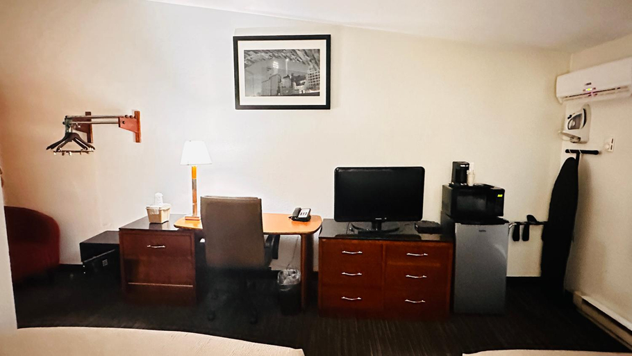Bedroom 3, Quality Inn St. Paul-Minneapolis-Midway, Ramsey