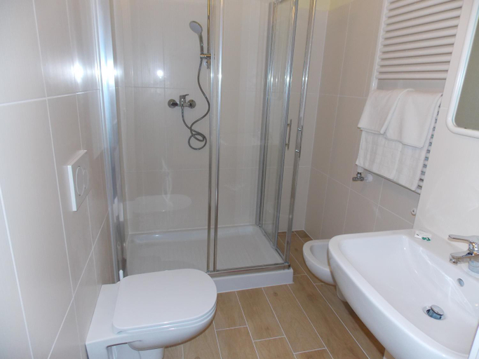 Bathroom 3, Hotel Colorado, Venezia