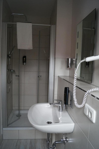 Bathroom 5, Hotel Tini, Heidekreis
