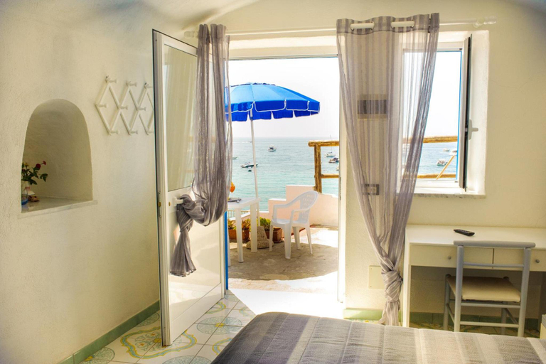Bedroom 5, Hotel Regina del Mare, Napoli