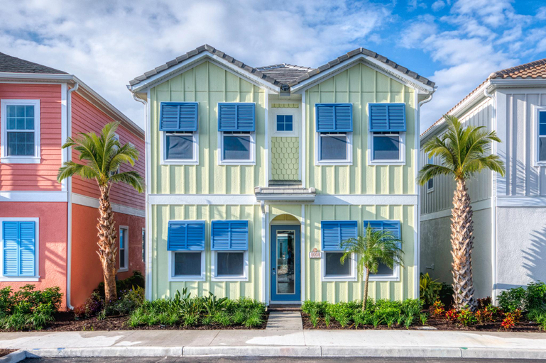 Exterior & Views