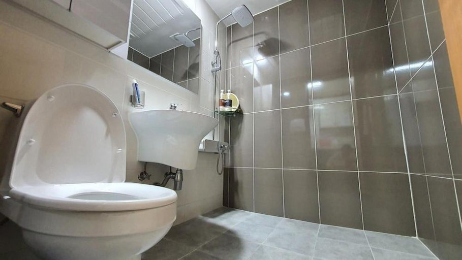 Bathroom 2, Daecheon Resortel, Boryeong