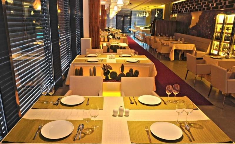 Food & Drinks 5, Emerald Hotel, Priština