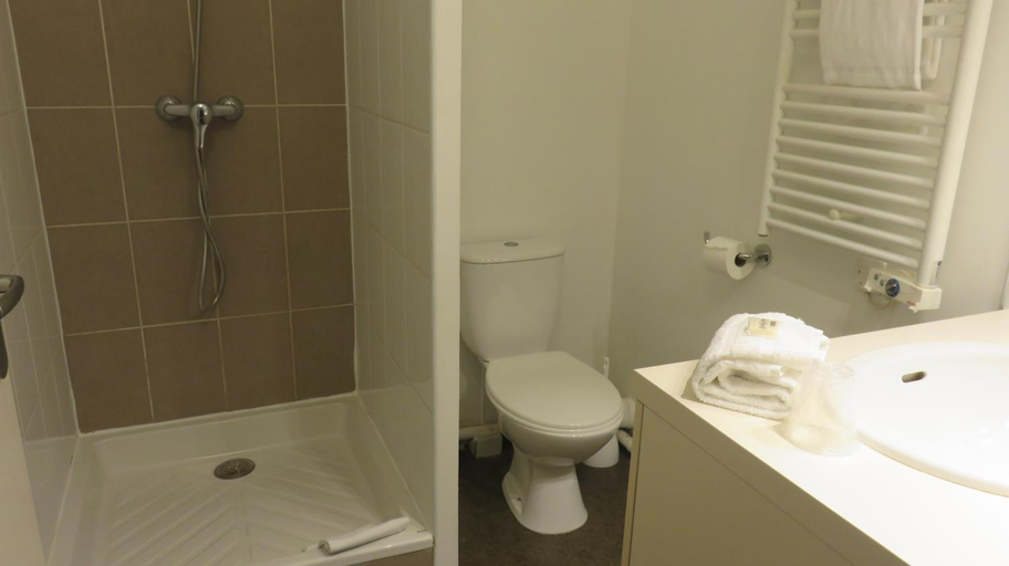 Bathroom 4, Appart-Hotel Mer & Golf City Perpignan Centre, Pyrénées-Orientales