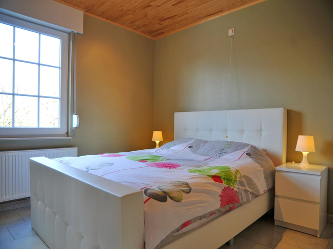 Bedroom 2, Holiday Home in Ardennes with Bubble Bath, Namur