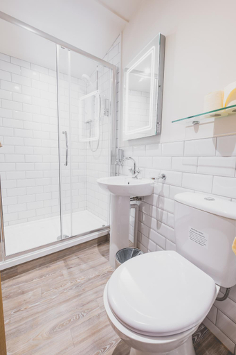 Bathroom 3, Kings Arms, Cornwall