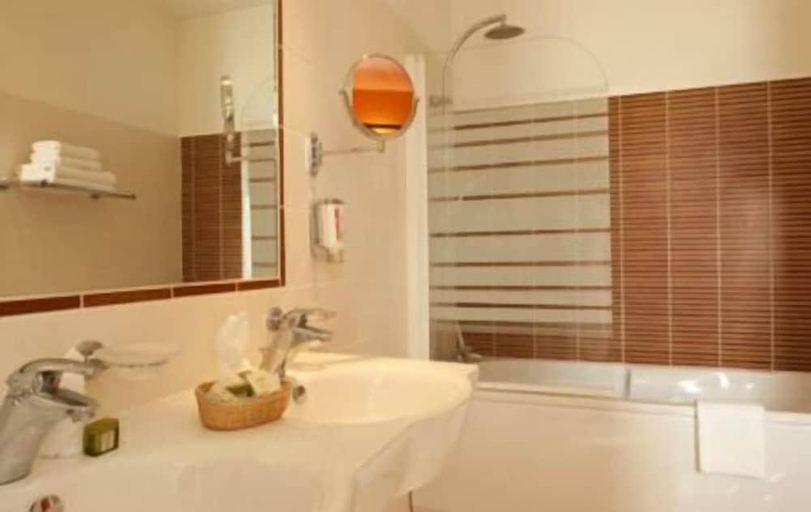 Bathroom 3, Auberge du Manet, Yvelines