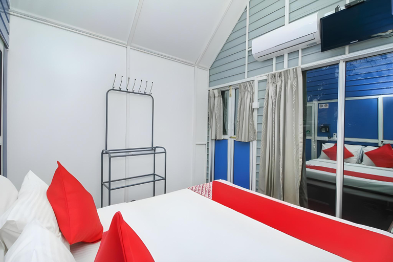 Bedroom 2, Airport A4 Transit Hub, Katana