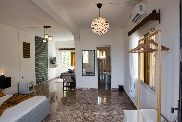 Others 5, Suite Anzah meublee